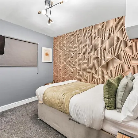 5 Mins From Leeds - 4 Bed - Parking - Sleeps 9 Leeds (West Yorkshire)