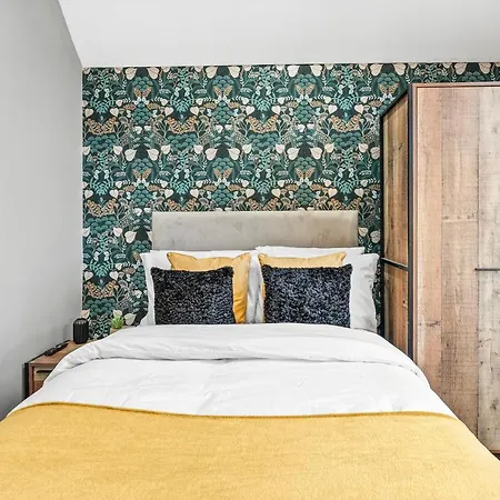 5 Mins From Leeds - 4 Bed - Parking - Sleeps 9 Leeds (West Yorkshire)